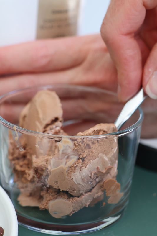 Crème glacée Chocolat noir et éclats de cookies