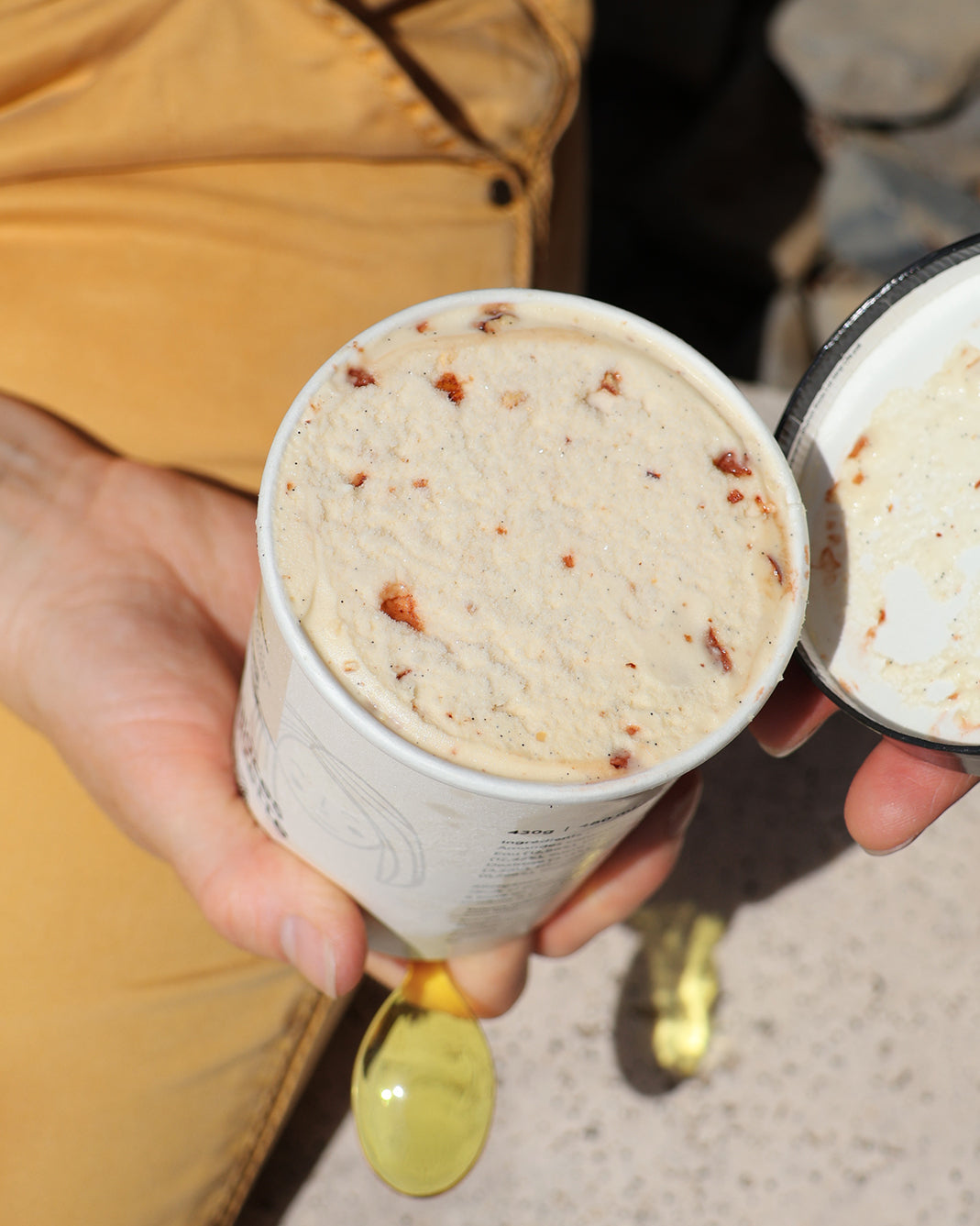 Crème glacée vanille et éclat d'amandes caramélisée
