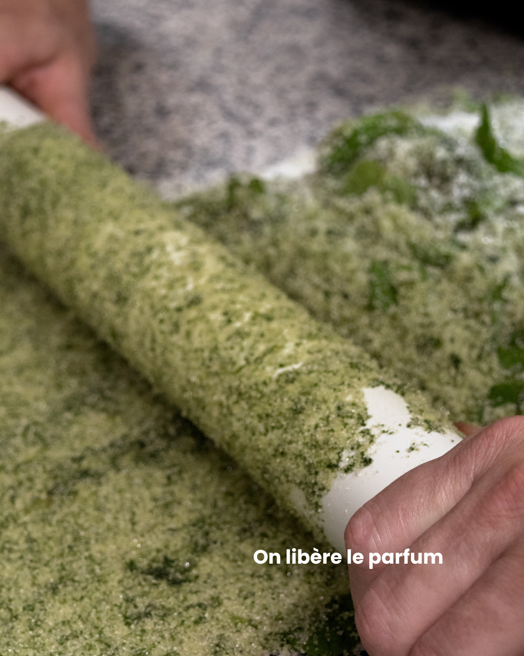 Crème glacée feuilles de menthe fraîche