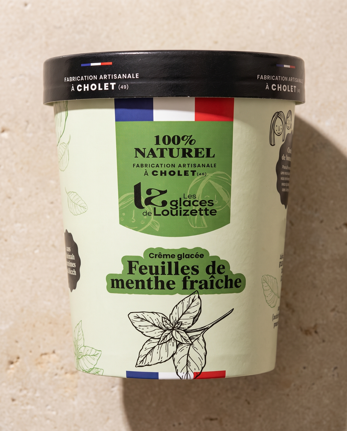 Crème glacée feuilles de menthe fraîche