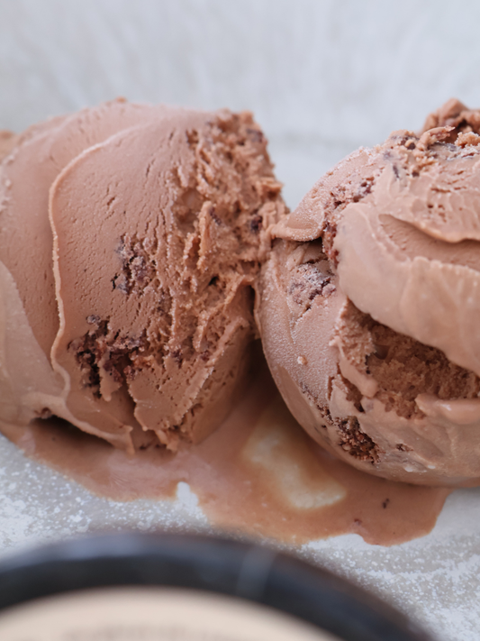 Crème glacée Chocolat noir et éclats de cookies