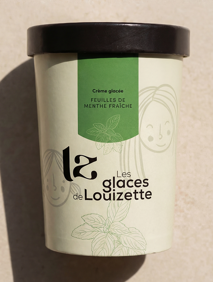 Crème glacée feuilles de menthe fraîche